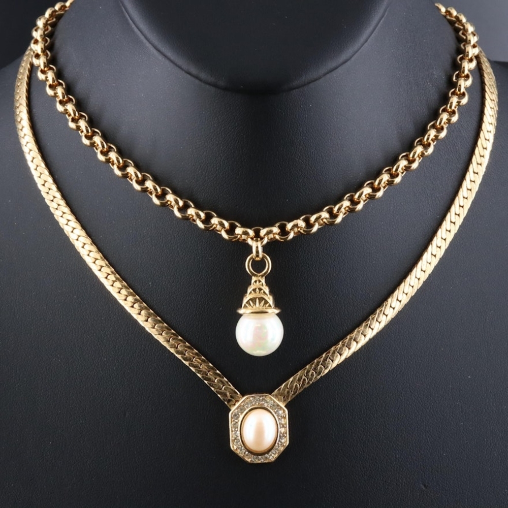 Elegant Gold Pearl Pendant Necklace